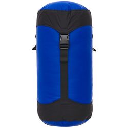 Sea to Summit Lightweight Compression Sack 5L Surf Blue − Made from durable waterproof PU−coated 70D recycled nylon and designed to compress soft contents to the smallest possible size